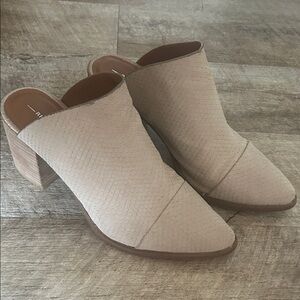 Report Cream Textured Mules